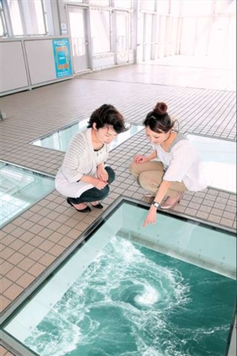 【愛媛県内発】 アオアヲナルトリゾート 郷土料理バイキングと大潮の日に乗船！鳴門観潮船　日帰り3