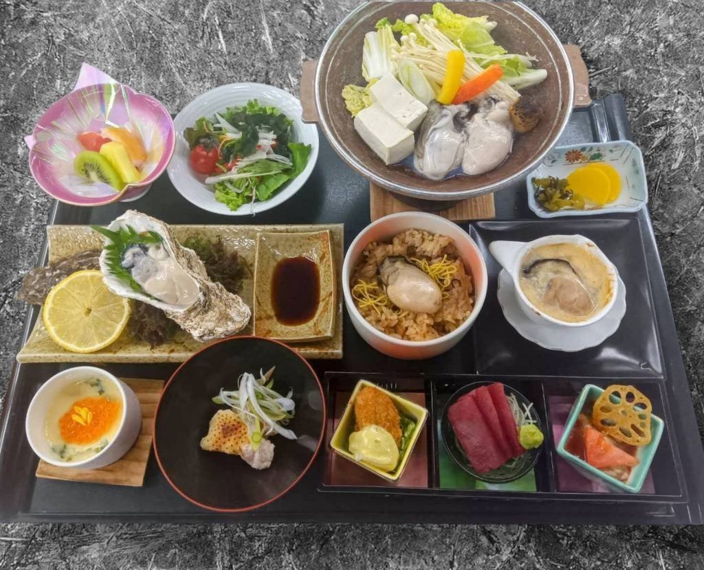 【山形県内発】 夏の味覚！ぷりっぷりの天然岩牡蠣御膳の昼食と鳥海山の伏流水＆TDKみらい館（日帰り）1