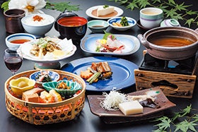 明石・加古川　発
№5928 日本庭園　由志園「假屋崎省吾 × 牡丹Collaboration Season14」2