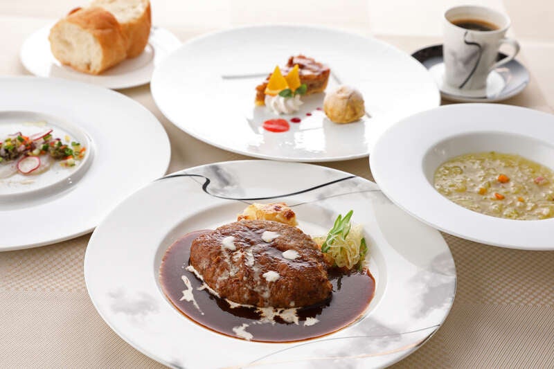 【県中南（秋田～象潟）発】 玉川寺（ぎょくせんじ）のクリンソウ（九輪草）と酒田の老舗フランス料理店「ル･ポットフー」のランチ 　日帰り3