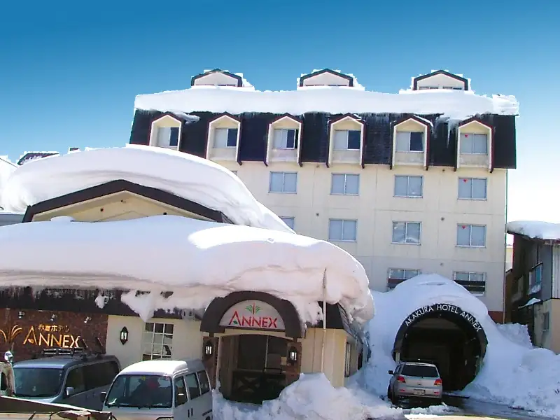 夜発バス／東京・横浜・お台場発　赤倉ホテルアネックス　赤倉観光リゾートスキー場　選べるリフト券｜ゲレンデまで徒歩3分！源泉かけ流し、湯量たっぷりな4種の温泉をお楽しみいただけます！1