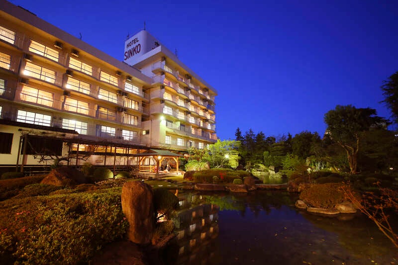 【富山県内発】 フルーツ王国やまなし　桃狩り食べ放題と桃１箱お土産付　石和温泉に宿泊甲州・富士山ひんやり２日間3