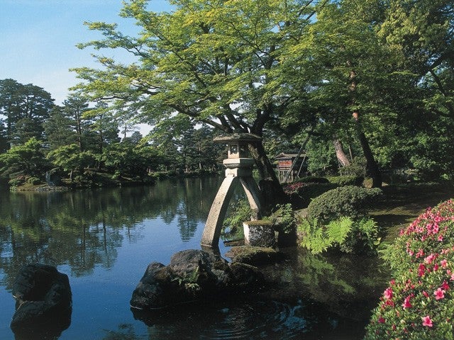 ■50周年セール　日本三名園の一つ　＜兼六園入園チケット付き＞　ホテルは自由自在に組み合せ　北陸ホテル＆温泉チョイス　2泊3日3