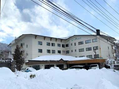 ●夜発バス　志賀高原（横手山・渋峠スキー場）　１２・１月出発セール　ホテルハイツ志賀高原（1泊4日）