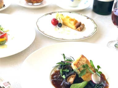 ■岐阜名古屋発９/６もぎたてフレッシュシャインマスカット狩り40分食べ放題と風は秋色日本のプロヴァンス山梨のレストラン併設ワイナリーシャトー勝沼のフレンチコース付ワイナリー巡りへ行く日帰りバスツアー