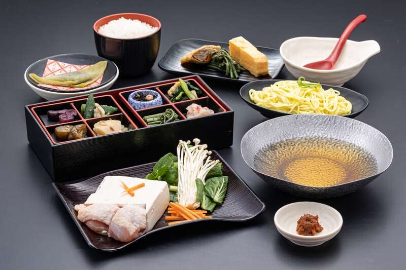 【愛媛県内発】 新春！伊勢神宮両参り・京都 平安神宮となばなの里イルミネーション ３日間3