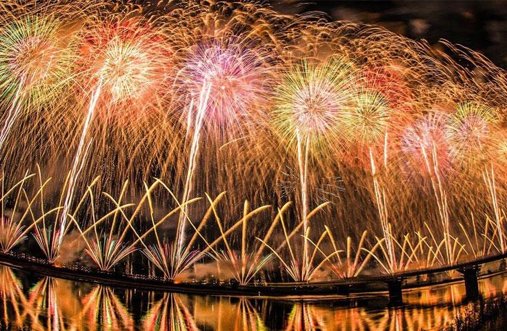 [名古屋発]≪左岸イス観覧席付≫日本三大花火「長岡まつり大花火大会」へ！日帰りバスツアー！≪大花火を指定観覧席で満喫！≫1