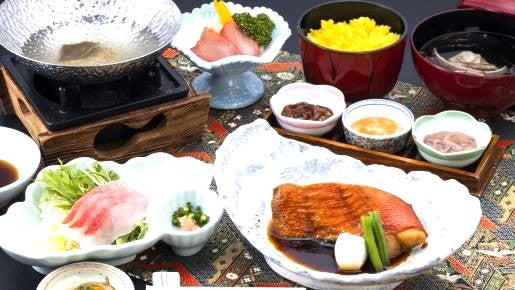 ＜Web割対象商品＞【キングツアーバス旅】日帰りで行きたい！伊豆の絶景 城ケ崎海岸　稲取の金目鯛しゃぶしゃぶと漁師煮＆みかん狩り食べ放題〔吉祥寺・新宿発〕1