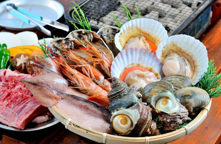 【愛犬同伴プラン】(1/4)海鮮浜焼きバーベキュー＆感動のグランイルミ鑑賞♪神祇大社で愛犬と初詣等、日帰りvipわんツアー！2