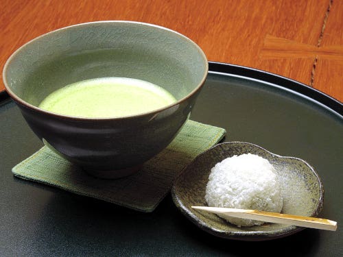 【津島・愛西・弥富発】皮ごと食べられる高級ぶどう!シャインマスカット3房のお土産付き!ミステリーツアー3