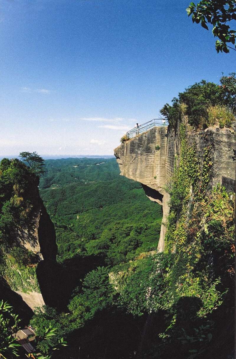 【新宿センタービル前発】 《低山登山》鋸山（のこぎりやま）絶景ハイキング日帰り1