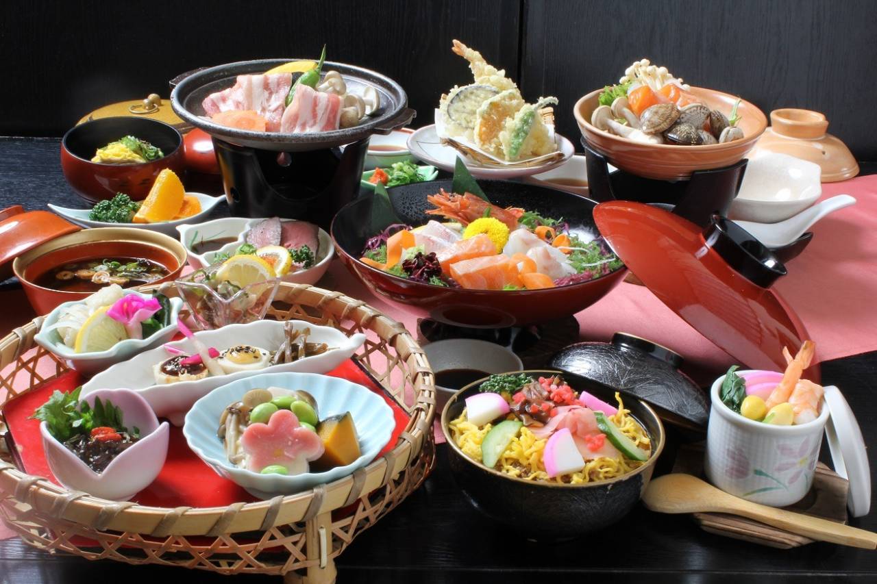 料理自慢の宿「湯元館」で食す！炭火焼！「丹後特選がにフルコース」又は豪華！「大名椀会席」選べる昼食！【久宝寺・近鉄八尾・八戸ノ里・新石切発】2