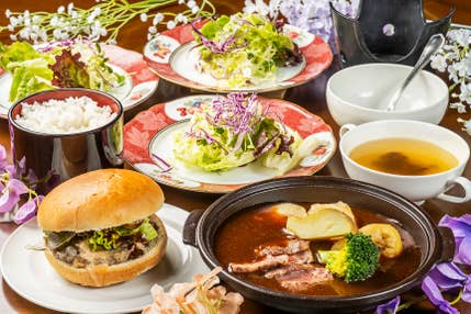 【埼玉県内発】 桃も!メロンも!ブルーベリーも食べ放題♪ ブランド牛&豚のグルメランチミステリーツアー 日帰り