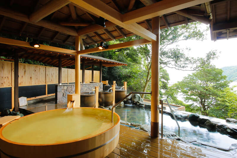 【近鉄（大阪難波駅～大和八木駅）発】 ＜WEB予約・カード決済限定   入湯税宿泊税は現地払い＞ 【列車+ホテル】戸田家料理人の躍動感あふれるライブキッチンで出来立て料理が食べ放題　1830年の創業 鳥羽湾一望の老舗温泉旅館「戸田家」２日間3
