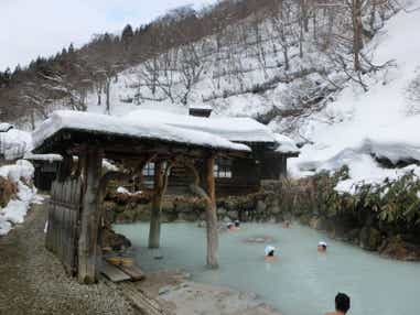 【伊丹空港発着】 憧れの秘湯・新玉川温泉と乳頭温泉に泊まる！冬景色の田沢湖・角館　3日間