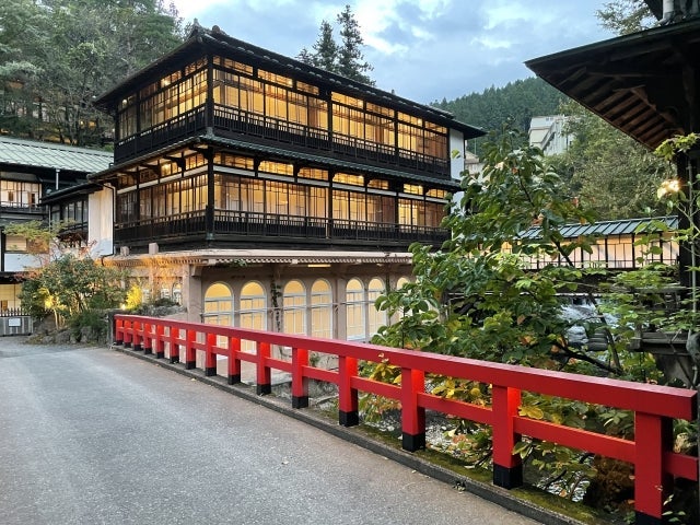 『四万温泉「５つ星の宿」に２連泊　日光東照宮に約120分滞在と軽井沢・善光寺・奥四万湖　3日間　ランクアッププラン／四万たむら宿泊』1