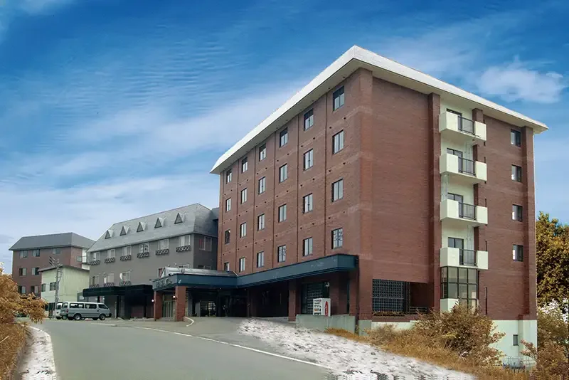 夜発バス／新宿・池袋発　ホテルシルクイン斑尾　斑尾高原スキー場　1泊につきマウンテンパス（タングラム共通券）・リフト1日券付｜★★ゲレンデまで徒歩1分！担当者も激押しの宿泊施設★★1