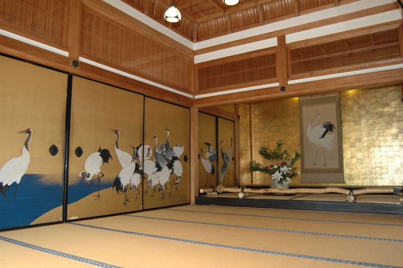 【福井県内発】 秋の京都２つの特別拝観！「平安神宮」神職と巡る正式参拝と神苑・貴賓館「尚美館」＆「くろ谷　金戒光明寺」紅葉の「紫雲の庭」と人間国宝手作り「手をけ弁当」京料理の昼食　日帰り2