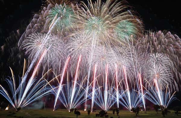 催行決定!!【1日限りの特別企画】[新宿発]《観覧席付》古河花火大会鑑賞＆縁むすび風鈴揺れる川越氷川神社参拝、食事は神戸牛しゃぶしゃぶ食べ放題!!ドリンクも飲み放題で大満足の日帰りバスツアー！1