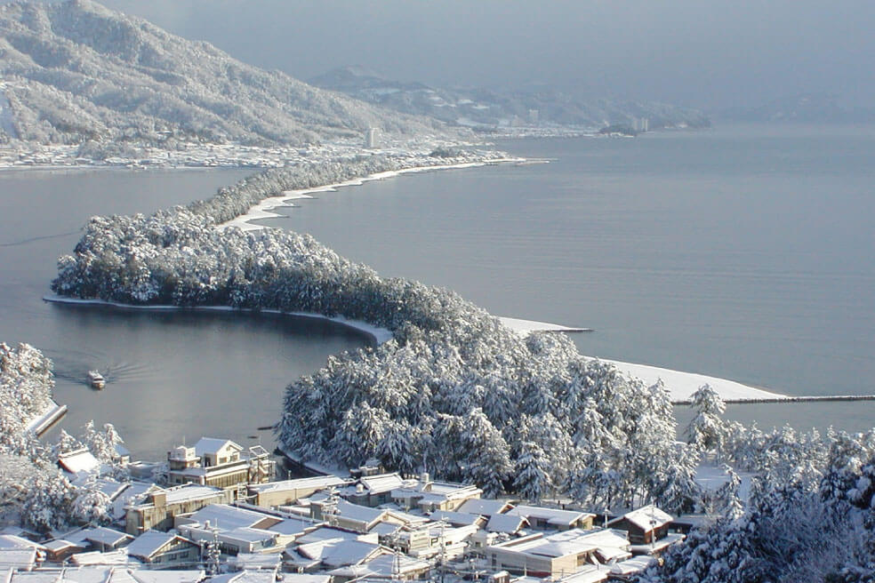 ＜京都＞本場丹後で冬の味覚と絶景満喫の1日 豪華海鮮！かに・ぶり・あわび御膳 ズワイガニ姿付き！【垂水・名谷出発】2