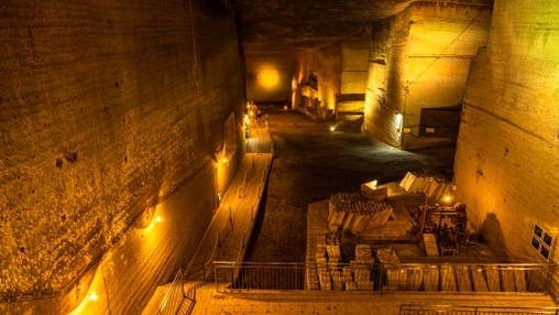 <Web割対象商品>【キングツアーバス旅】ひんやり神秘の天然クーラー大谷資料館と桃狩り&宇都宮餃子&いちご氷のかき氷〔立川・京王八王子発〕