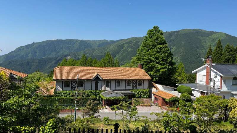 【京滋エリア発】 春色の天空の城「竹田城跡」と歴史ロマン溢れる日本遺産「生野銀山」& 高原のオーベルジュで食す「但馬牛」ランチ 日帰り3