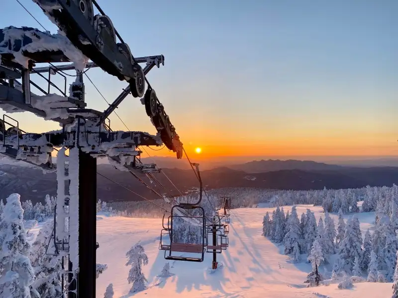 夜発バス／東京・横浜・お台場発　志賀グランドホテル　志賀全山　選べるリフト券｜志賀高原の中心地！一の瀬バス停徒歩0分。ゲレンデ徒歩1分！3