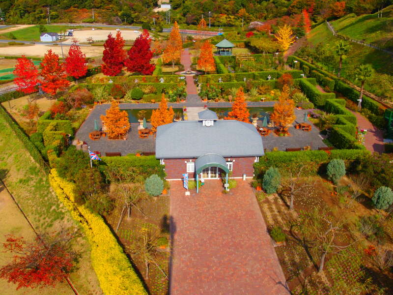 【高知県内発】 本ズワイガニ食べ放題＆飲み放題　晩秋の岡山後楽園と深山イギリス庭園　日帰り2