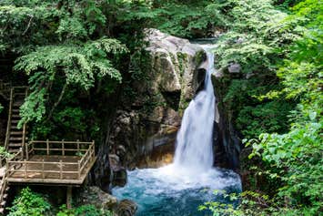 ＜ハイク中級＞『新緑の七ツ釜五段の滝　西沢渓谷ハイキング』【塩山集合】1