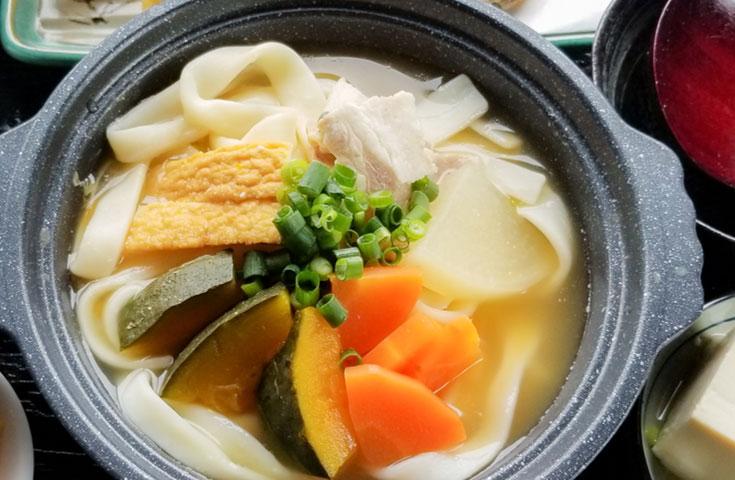 [上野/新宿発]訪れたいスポットとして人気の富士山と忍野八海をめぐり日本最大級のプレミアムアウトレットまで！山梨県名物ほうとうに舌鼓！ 大満喫日帰りバスツアー！(英語ガイド付)3