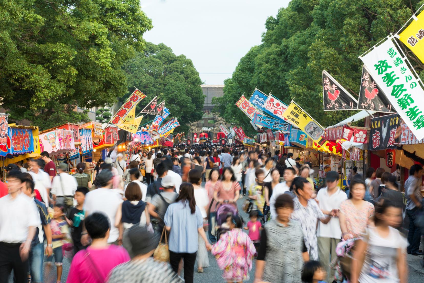【(福岡)天神発着】西日本鉄道ｘ西鉄旅行 共同企画<第2弾> 秋空を駆ける福岡オープントップバスで行く！ 博多三大祭「筥崎宮方生会（ほうじょうや）」と博多百年蔵 日帰りバスツアー 空に近い特等席で巡る都市高速ぐるっと一周の爽快ドライブ！2