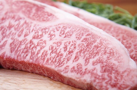 *(明石・学園都市)箱入り桃1kg・佐藤錦・メロン1玉お持ち帰り 神戸牛・鮑・鰻3つの高級食材を食す丹波日帰り　桃は箱入り！旬の3種のフルーツ全て国産！糖度11度以上！旅のギフト大総力祭！！3