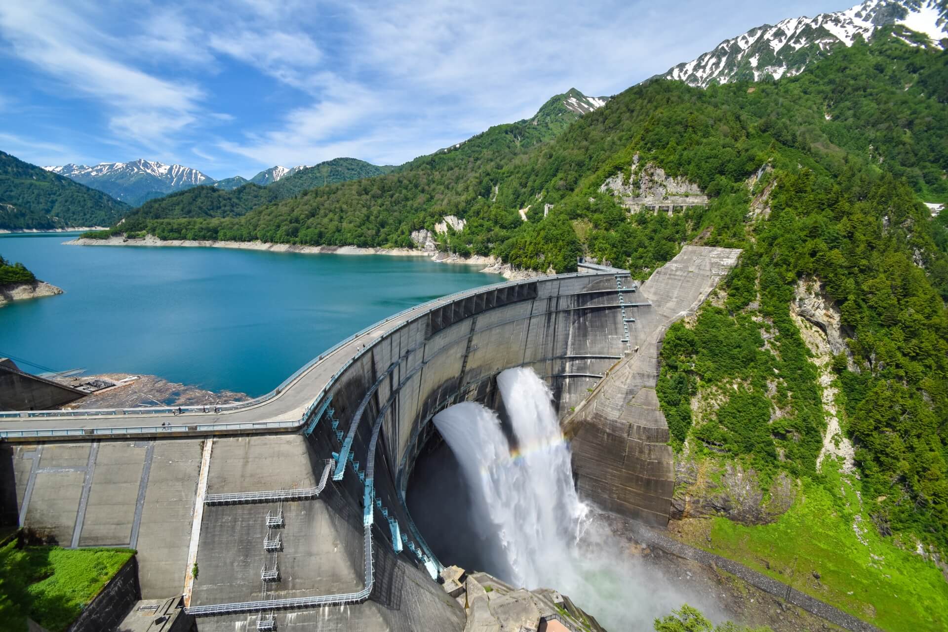 『一度は乗りたい！絶景の秘境・黒部峡谷トロッコ電車　6つの乗り物でめぐる立山黒部アルペンルート通り抜け　2日間』【岐阜・モレラ岐阜出発】1