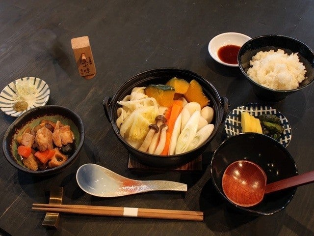 ■【山梨】《7日間限定設定》富士山麓の冬景色♪『西湖こおりまつり』見学とニッポンの原風景が甦る｢西湖いやしの里根場｣＆富士を望む絶景露天『山中湖温泉　紅富士の湯』3