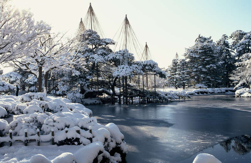 【三宮・梅田・京都ルート発】 【年末年始】加賀温泉郷　山中温泉又は片山津温泉カニづくしと古都金沢・白川郷３日間1