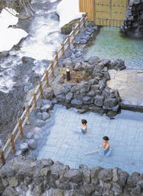 【札幌駅南口発】 秘湯トムラウシ温泉と福原山荘の紅葉庭園・季節の花鑑賞(2日間)