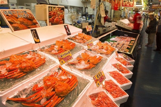 ■岐阜名古屋発蟹食べに行こう！日本海側最大級の海鮮市場・日本海さかな街で選べる蟹ランチと新鮮な海の幸のお買い物へ行く日帰りバスツアービンゴゲーム1等外国産冷凍本ズワイ蟹約500g姿1杯プレゼント！1