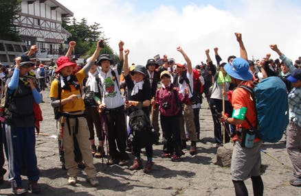 ★1名様より催行★8大特典・富士山専門山岳ガイド付！富士山を歩こう(八合目指定プラン)＜日本語ガイドプラン＞