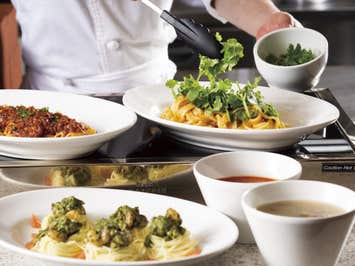 【東京都内発※町田を除く】 美しいモスクの「東京ジャーミイ」＆ 今年リニューアルオープンの「江戸東京博物館」バスツアー