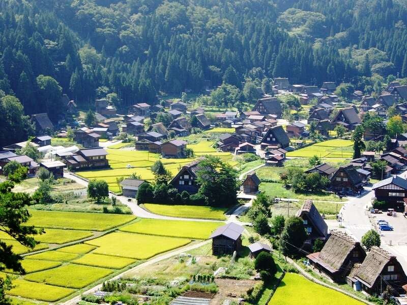 【青森県・新幹線駅（新青森駅・八戸駅）】秋色の世界遺産・白川郷、黒部峡谷鉄道トロッコ電車2日間3