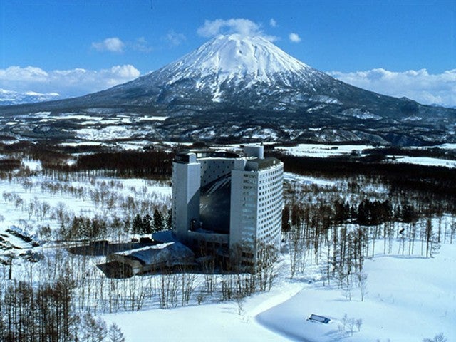 ■【JALで行く】ニセコ屈指のリゾートエリア！温泉大浴場・露天風呂完備！ヒルトンニセコビレッジステイ≪２食付・滞在中ニセコ全山リフト券付≫４泊５日1