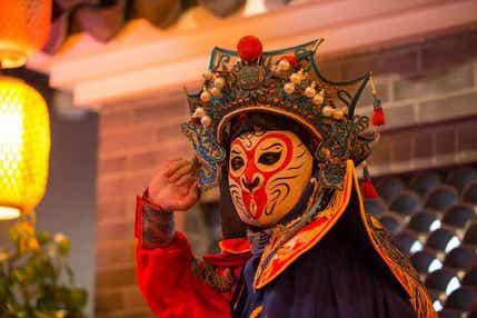 【群馬県内発】 横浜中華街コース料理&中国伝統芸能「変面ショー」と 三渓園“新緑の遊歩道特別開放” 日帰り