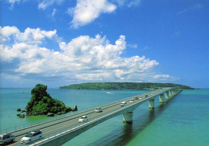【神戸空港発着】煌めく沖縄の休日～海洋博公園・古宇利島・首里城公園・万座毛～４日間1