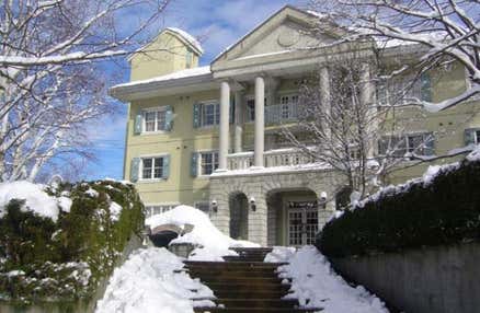 【往復新幹線指定席で行く】「苗場スプリングスホテル」 2泊3日【滞在中リフト券付】！レンタルセット＆ウェア付【夕食・翌朝食付】