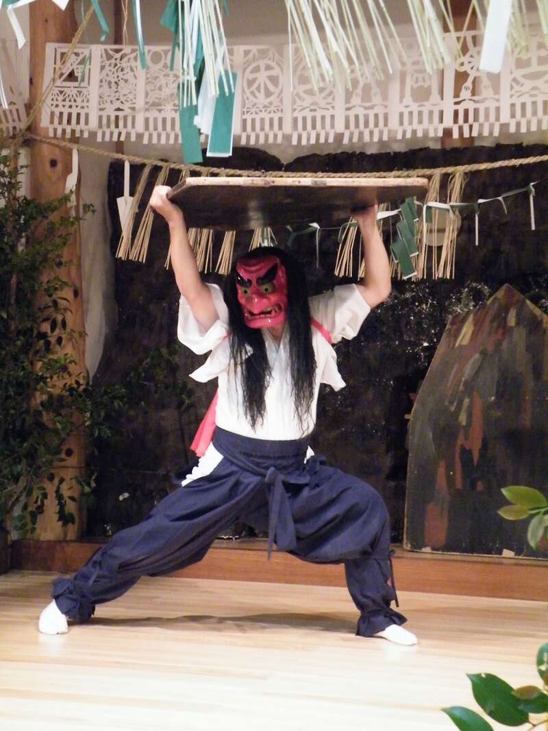 【佐賀・長崎県内／小倉駅発】 よみうり貸切公演！響座和太鼓・高千穂夜神楽・宮崎ひょっとこ協演とフェニックス・シーガイア・オーシャン・タワー連泊３日間3