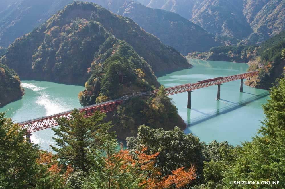 【静岡県内発】 大型バスでは行けない紅葉の秘境！寸又峡と日本で唯一！大井川鉄道アプト式トロッコ列車2