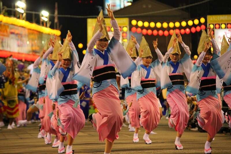 【大分県内／小倉駅発】 有料桟敷席で観る四国二大夏祭り！高知よさこい祭りと阿波踊り3日間1