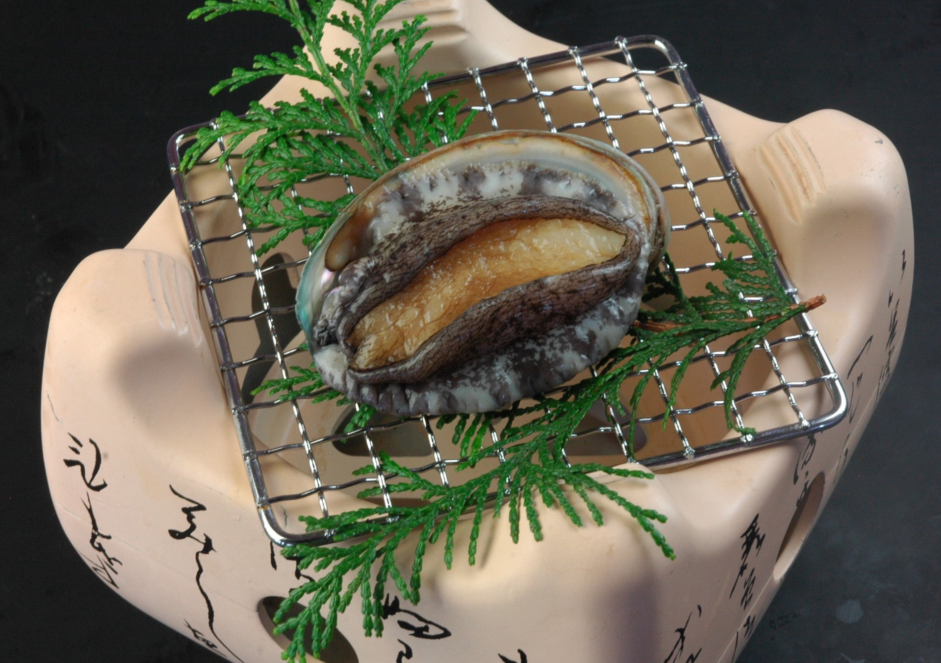 【大阪府内発】 日本海浜坂港の水産会社のお店で食す！白いか姿造り・あわび踊り焼き・うにと名瀑「猿尾滝」＆ 絶景「餘部鉄橋空の駅」　日帰り2