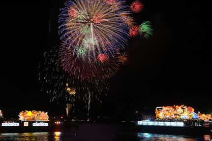 【伊丹空港発着】 【往復 飛行機利用】フィナーレ青森ねぶた海上運行と五所川原「立佞武多祭り」４日間