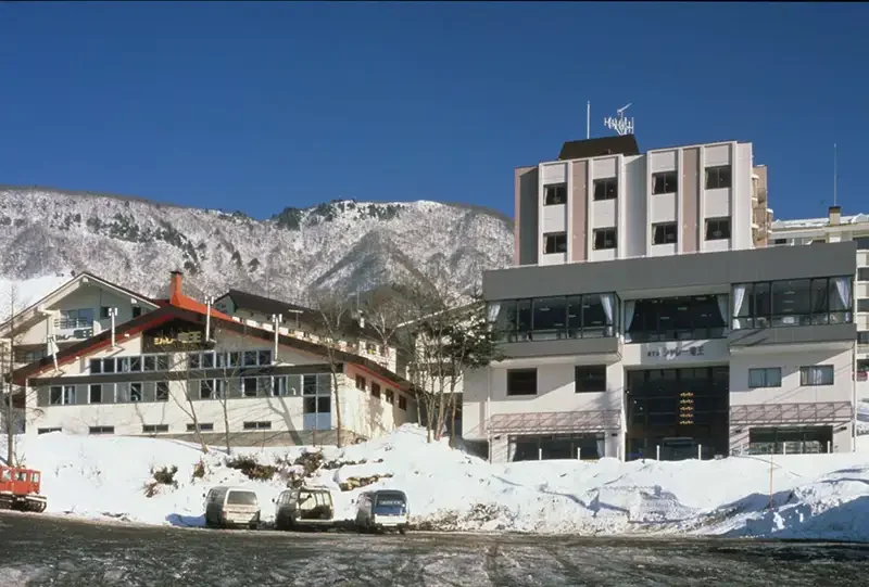 夜発バス／新宿・池袋発　ホテルシャレ―竜王　竜王スキーパーク　選べるリフト券｜夕食バイキングと、夜中でも入れる大浴場。ゲレンデ・バスターミナル徒歩圏内の好立地！1